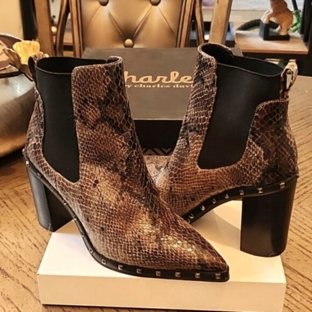 Charles David chelsea snakeskin boots size 7 New only worn one time with box